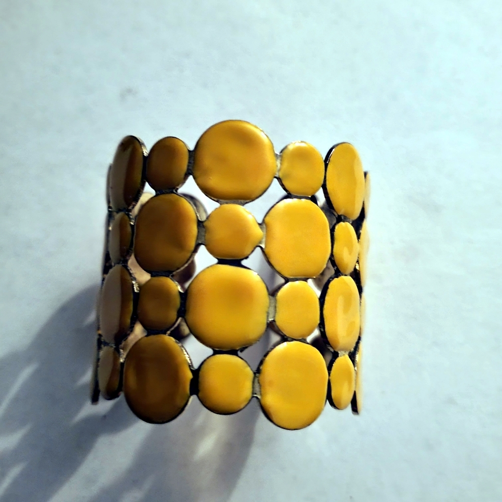5/25 Vintage yellow enamel cuff Bracelet - Picture 2 of 5